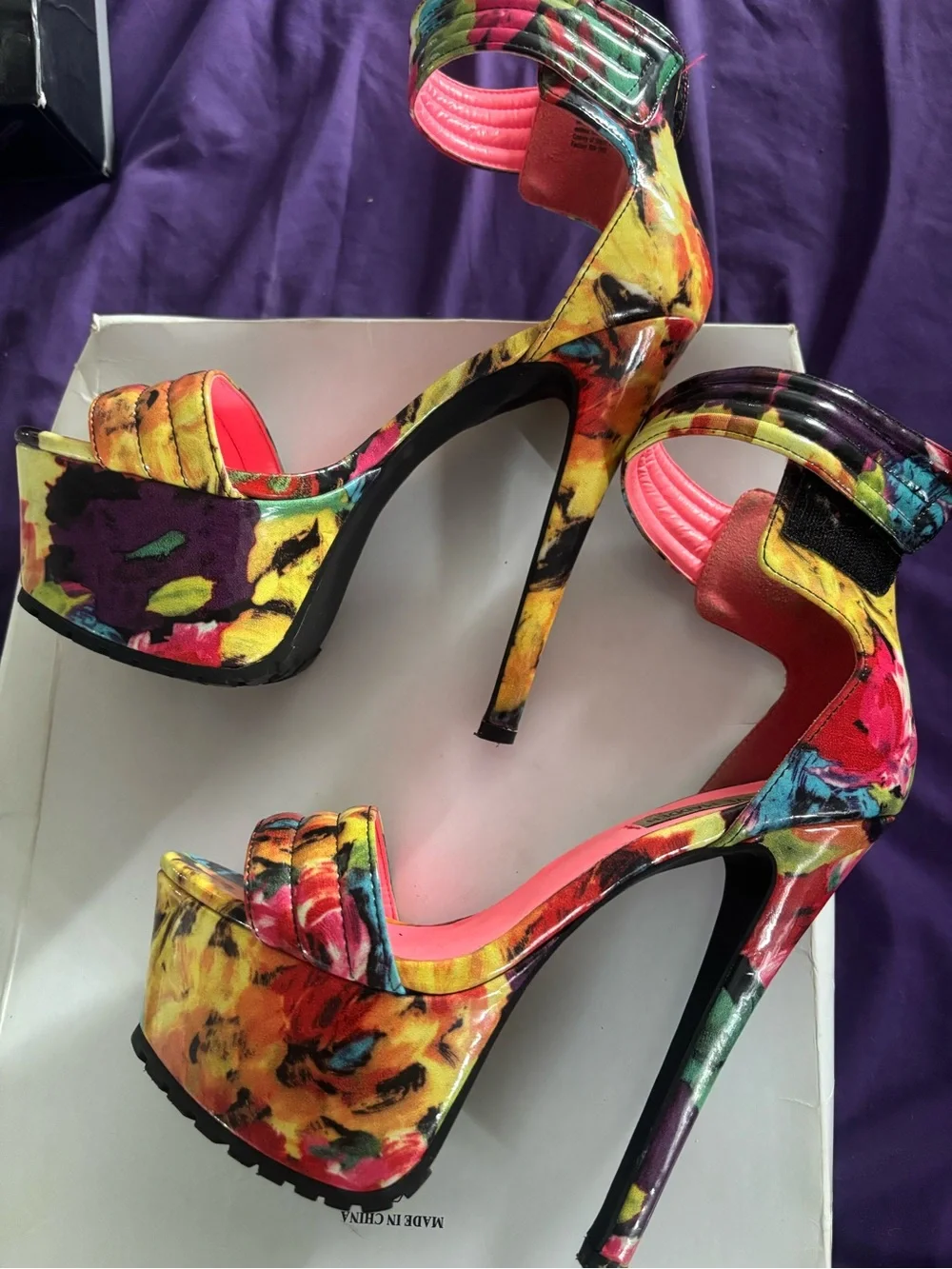 Steve Madden Multicolor Floral Platform Sandals with Pink Insole